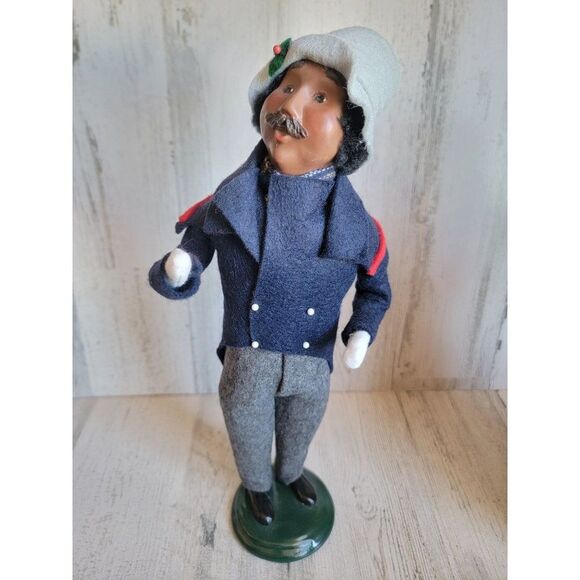 Byer's Choice husband man traditional family F figure Xmas caroler - Picture 1 of 8